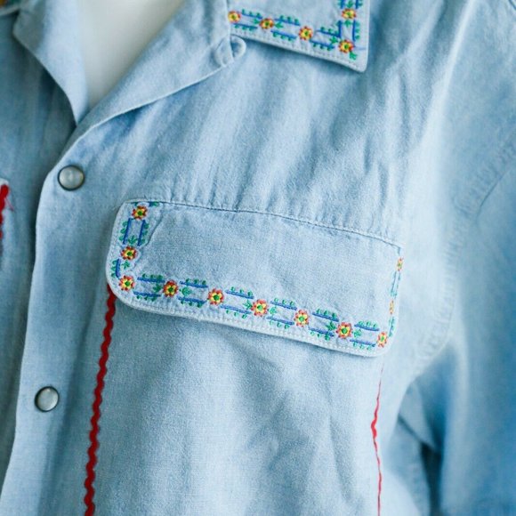 Vintage Liz Wear Light Wash Chambray Top - Picture 4 of 10